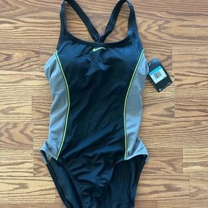 Nike Women’s One Piece Swimsuit Size M